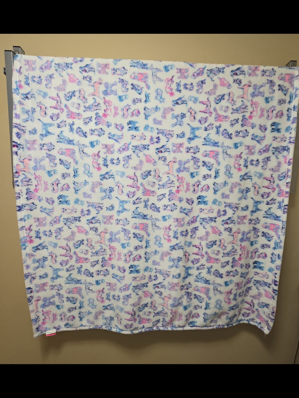Lilly Pulitzer Throw Blanket Coconut Furbulous - Picture 2 of 2